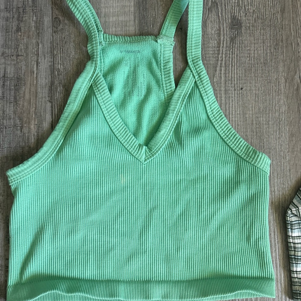 Green tank tops - Picture 6 of 7